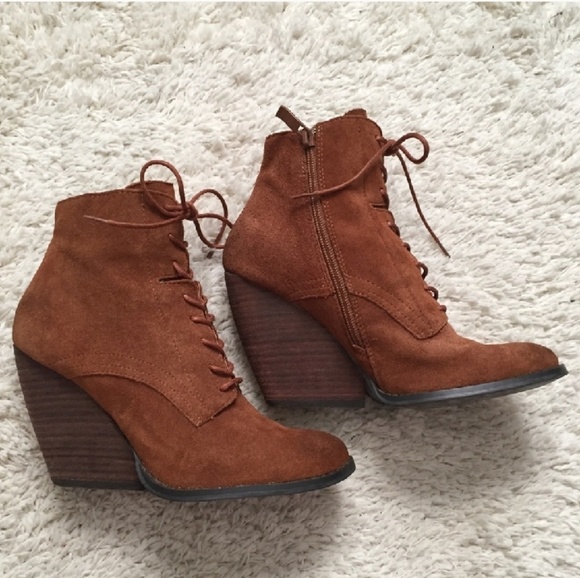 VERY VOLATILE Suede Wedge Booties Size 7 - Picture 2 of 8